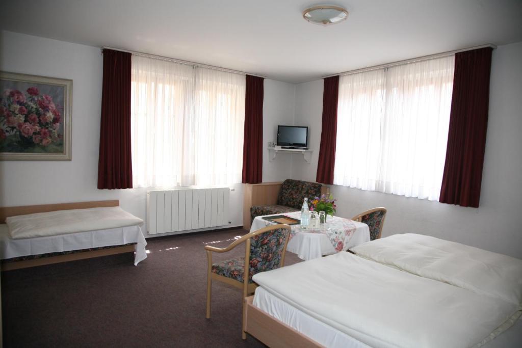 Glocke Weingut und Hotel Rothenburg ob der Tauber Zimmer foto